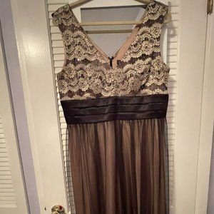 Gold Cocktail Dress by Jessica Howard w black sheen lace and sparkles. Size 16.